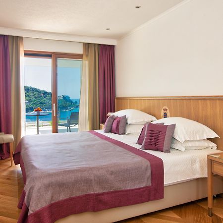 호텔 모어 두브로브니크 외부 사진 A bedroom at the Hotel de la Paix