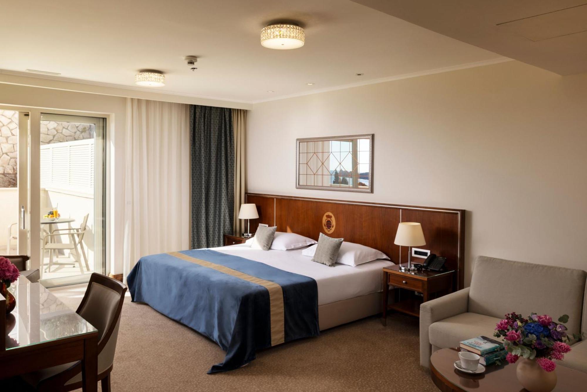 호텔 모어 두브로브니크 외부 사진 A room at the Dan Hotel